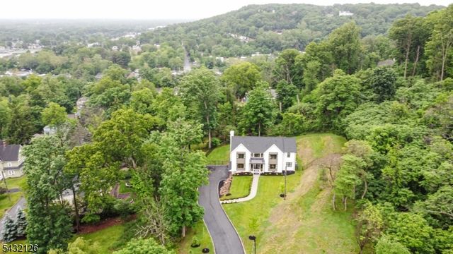 49 Upper Dr, Watchung Boro, NJ 07069