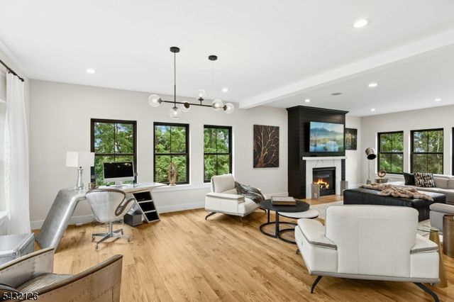 49 Upper Dr, Watchung Boro, NJ 07069