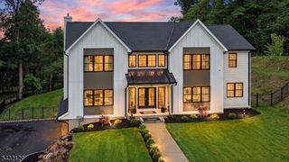 49 Upper Dr, Watchung Boro, NJ 07069