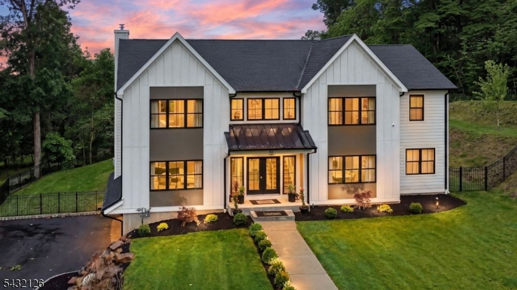 49 Upper Dr, Watchung Boro, NJ 07069