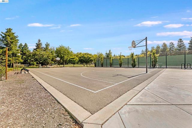 4071 Ghiotti Dr, Pleasanton, CA 94588