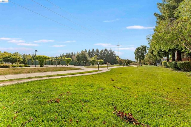 4071 Ghiotti Dr, Pleasanton, CA 94588