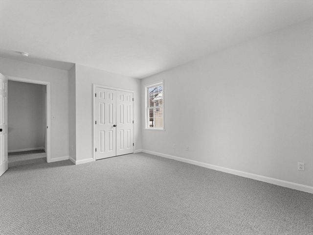 28 Crestview Dr RHS, Westborough, MA 01581