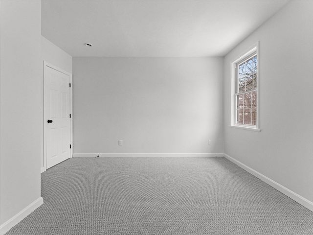 28 Crestview Dr RHS, Westborough, MA 01581