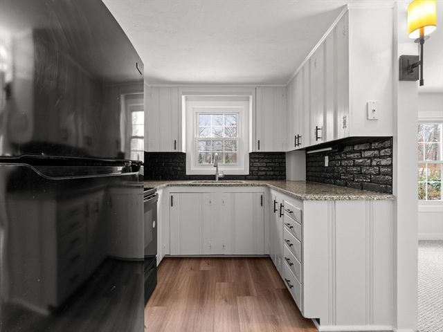 28 Crestview Dr RHS, Westborough, MA 01581