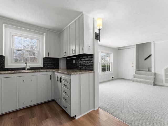 28 Crestview Dr RHS, Westborough, MA 01581