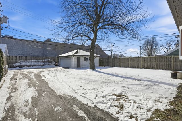 537 E 161st Place, South Holland, IL 60473