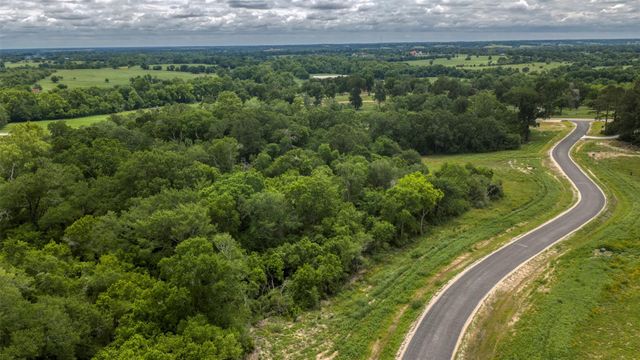 2-33 Windmill Ridge, Brenham, TX 77833