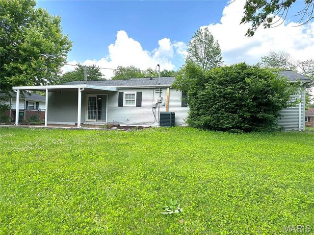 9 CROSSROAD Drive, Fairview Heights, IL 62208
