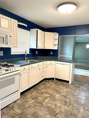 9 CROSSROAD Drive, Fairview Heights, IL 62208