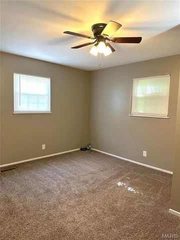 9 CROSSROAD Drive, Fairview Heights, IL 62208