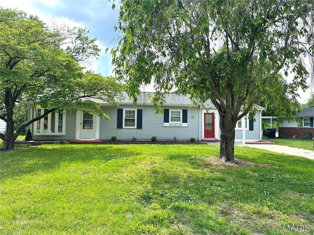 9 CROSSROAD Drive, Fairview Heights, IL 62208