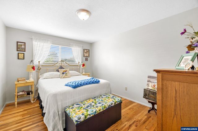 1315 Rainier Rd, Woodburn, OR 97071