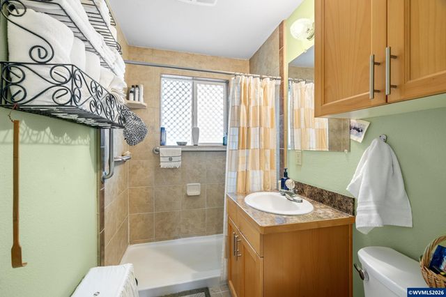 1315 Rainier Rd, Woodburn, OR 97071