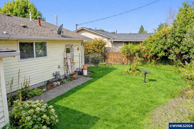 1315 Rainier Rd, Woodburn, OR 97071