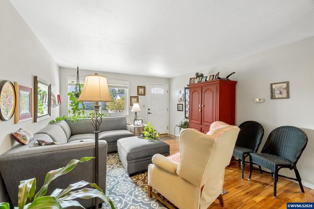 1315 Rainier Rd, Woodburn, OR 97071