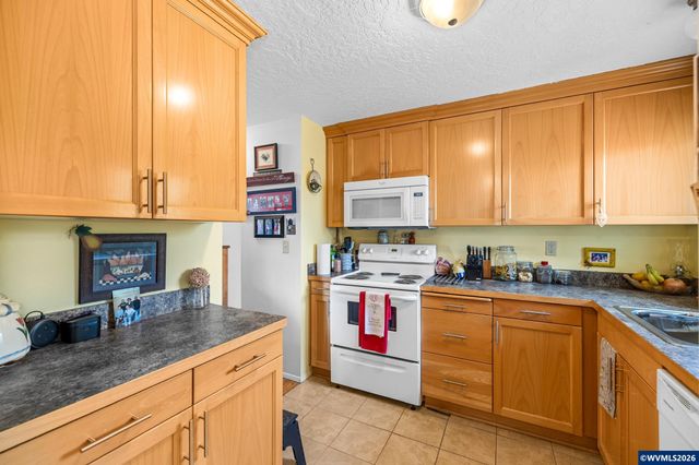 1315 Rainier Rd, Woodburn, OR 97071