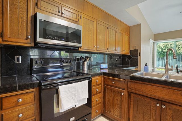 3777 Fort Donelson Dr, Stockton, CA 95219