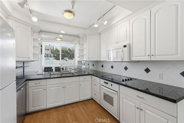 29641 211 S Western S 211, Rancho Palos Verdes, CA 90275