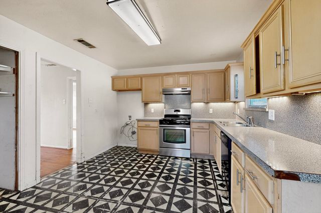 2065 S Farola Drive, Dallas, TX 75228