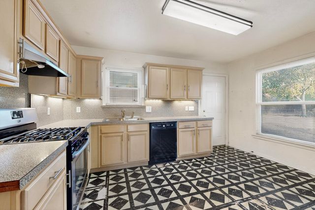 2065 S Farola Drive, Dallas, TX 75228