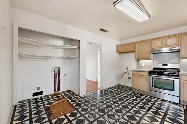 2065 S Farola Drive, Dallas, TX 75228