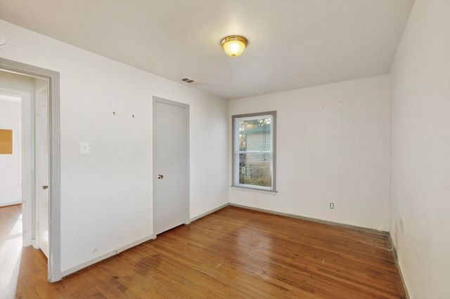 2065 S Farola Drive, Dallas, TX 75228