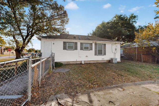 2065 S Farola Drive, Dallas, TX 75228