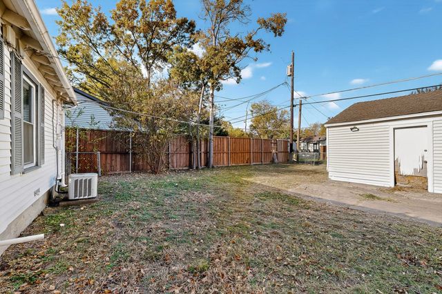 2065 S Farola Drive, Dallas, TX 75228
