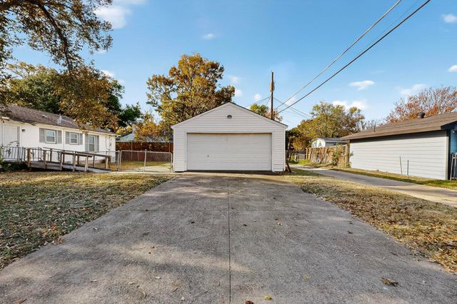 2065 S Farola Drive, Dallas, TX 75228