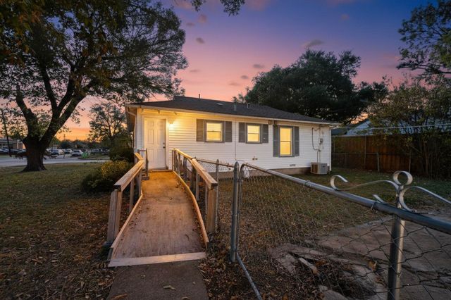 2065 S Farola Drive, Dallas, TX 75228