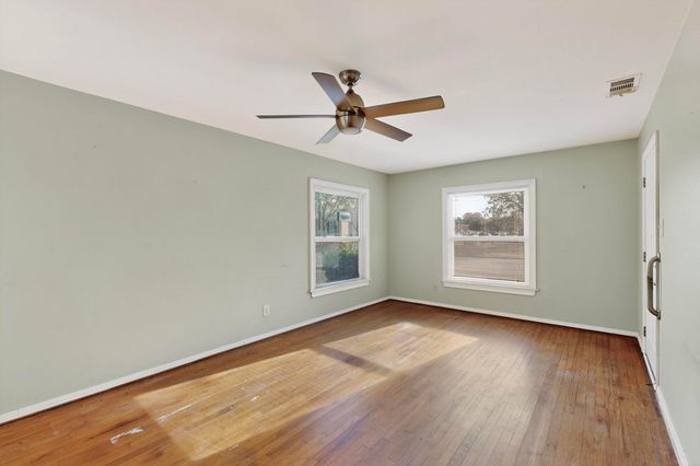 2065 S Farola Drive, Dallas, TX 75228