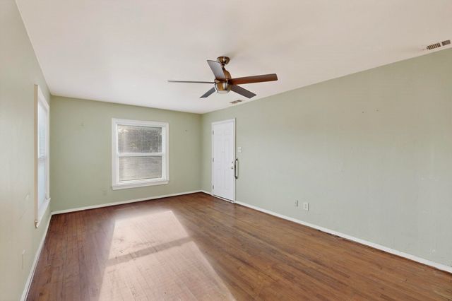 2065 S Farola Drive, Dallas, TX 75228