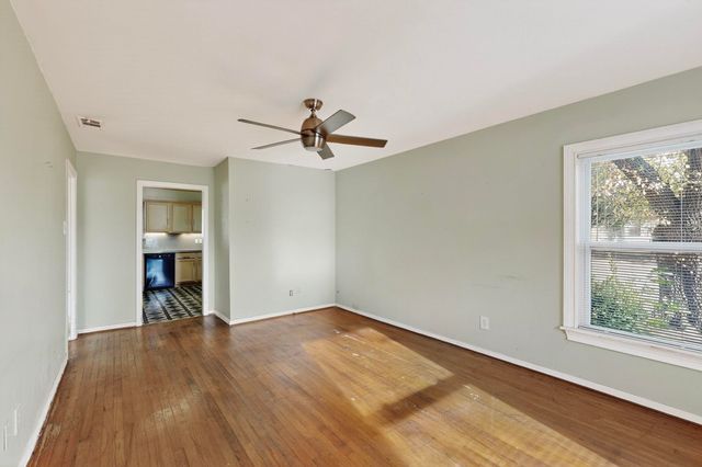 2065 S Farola Drive, Dallas, TX 75228