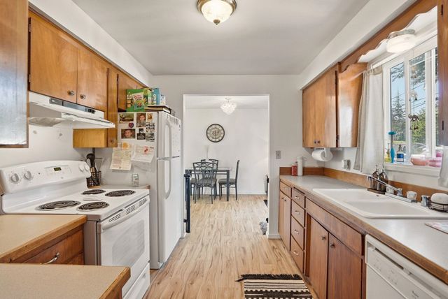 316 N Silver Lake Ave, Medical Lake, WA 99022