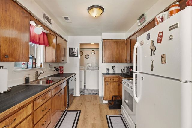 316 N Silver Lake Ave, Medical Lake, WA 99022