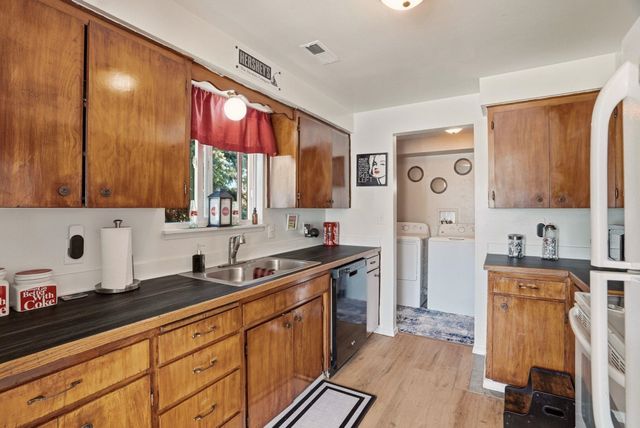 316 N Silver Lake Ave, Medical Lake, WA 99022