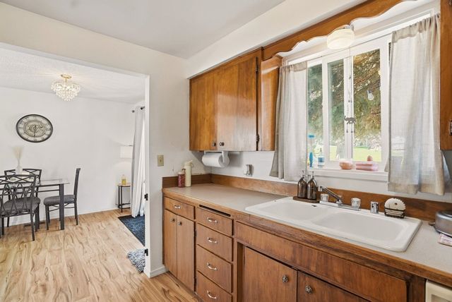 316 N Silver Lake Ave, Medical Lake, WA 99022