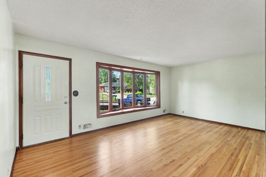 217 Dawn Avenue, Shoreview, MN 55126 — photo 3