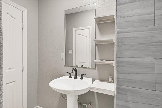 8005 Wiggins Street, Houston, TX 77029