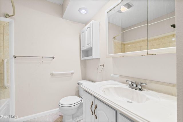 184 Cedarview Lane, Colonie, NY 12189