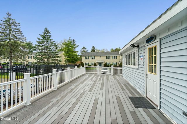 184 Cedarview Lane, Colonie, NY 12189