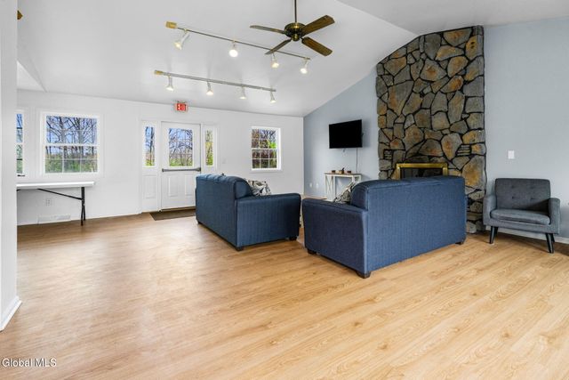 184 Cedarview Lane, Colonie, NY 12189