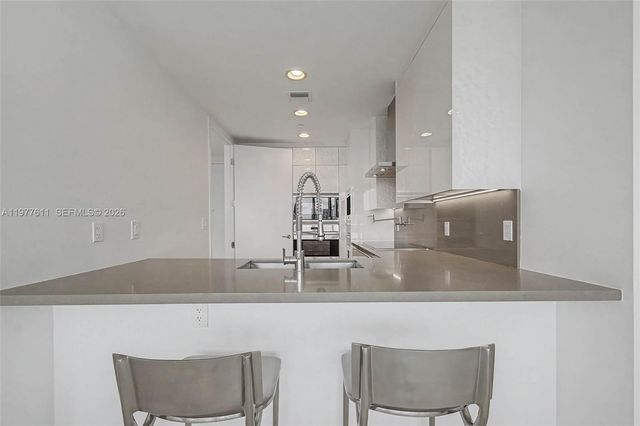 17475 Collins Avenue 904, Miami Beach, FL 33160