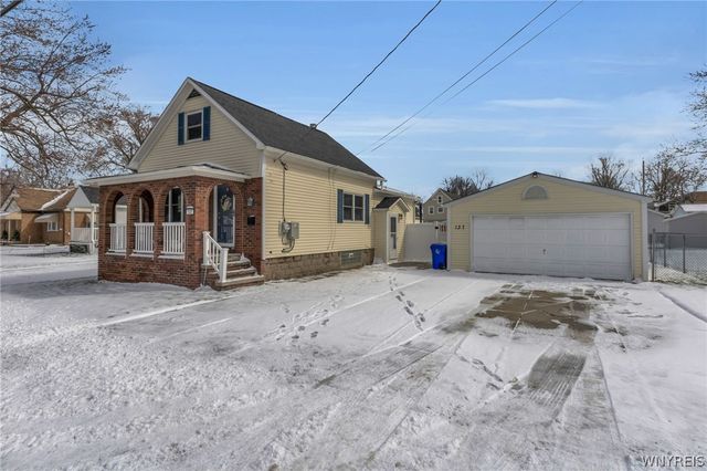 137 Emporium Avenue, West Seneca, NY 14224