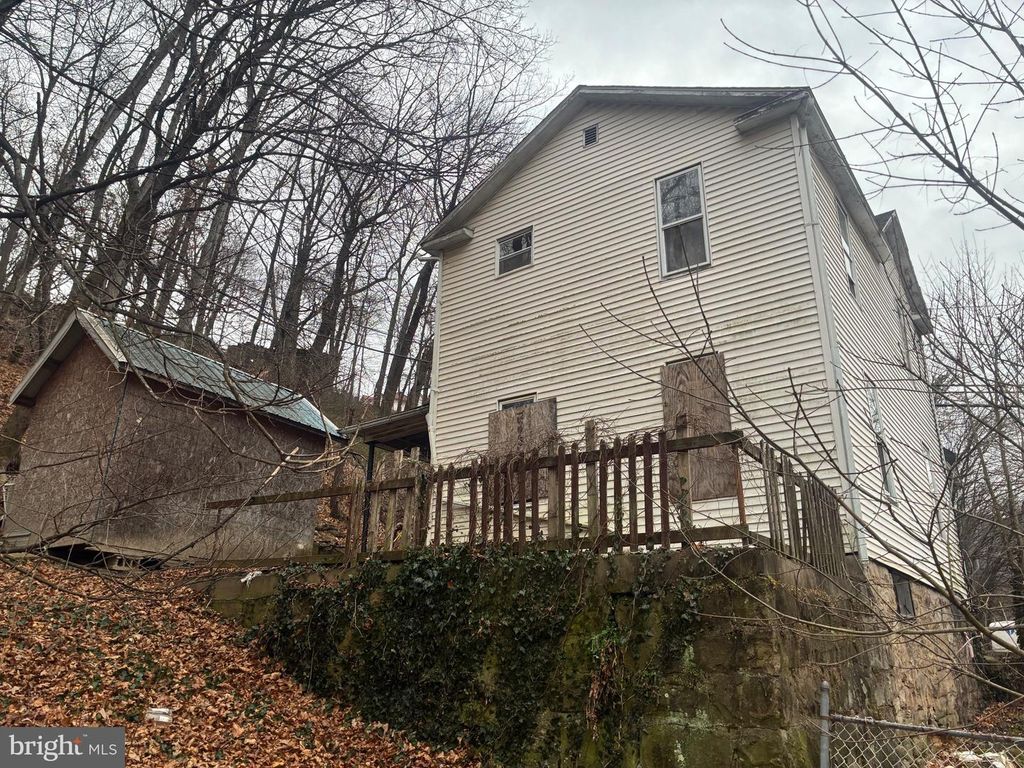Image 24 of property listing at 107 OAKVIEW DR, Westernport, MD 21562