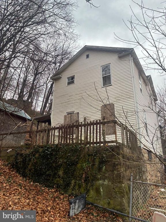 Image 25 of property listing at 107 OAKVIEW DR, Westernport, MD 21562