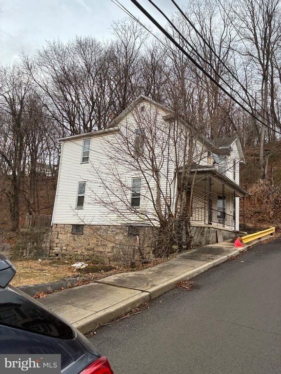 Image 31 of property listing at 107 OAKVIEW DR, Westernport, MD 21562