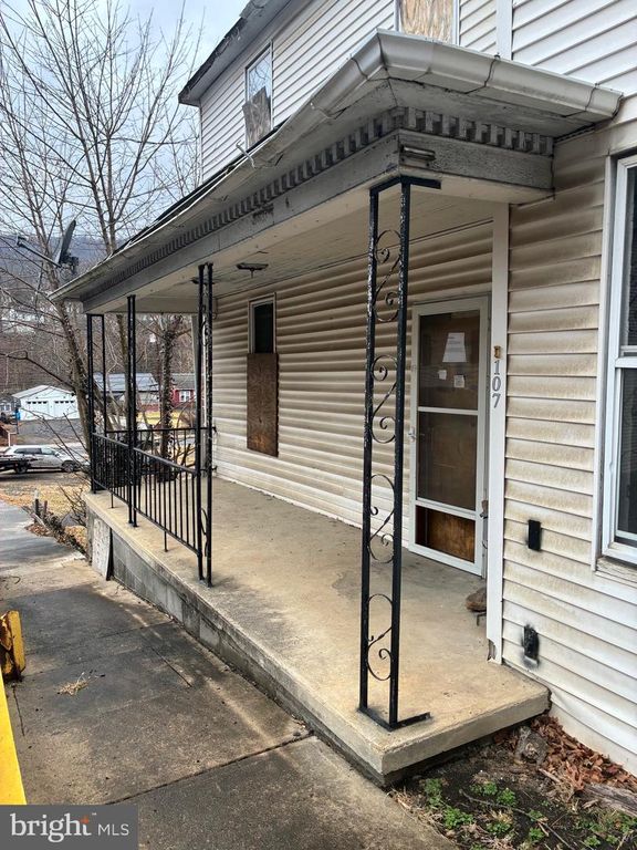 Image 4 of property listing at 107 OAKVIEW DR, Westernport, MD 21562