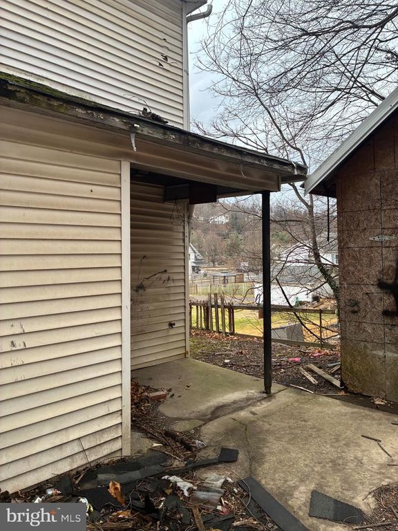Image 6 of property listing at 107 OAKVIEW DR, Westernport, MD 21562